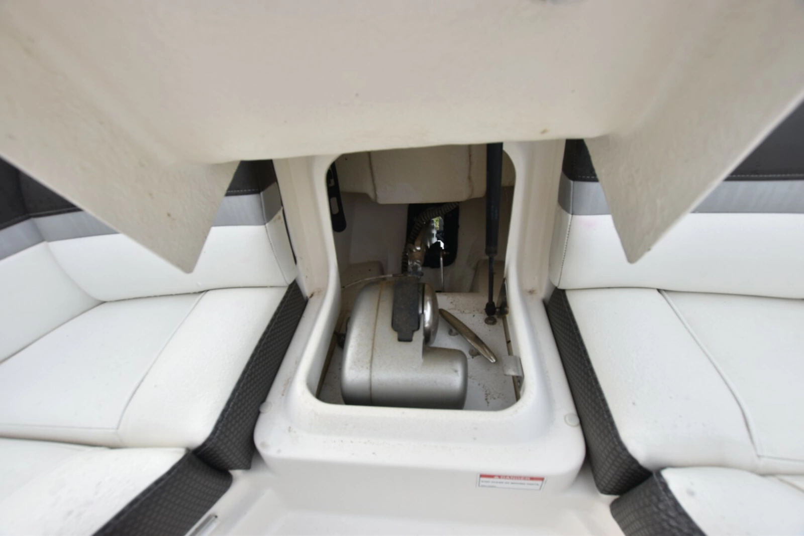 2018 Sea Ray 350SLX