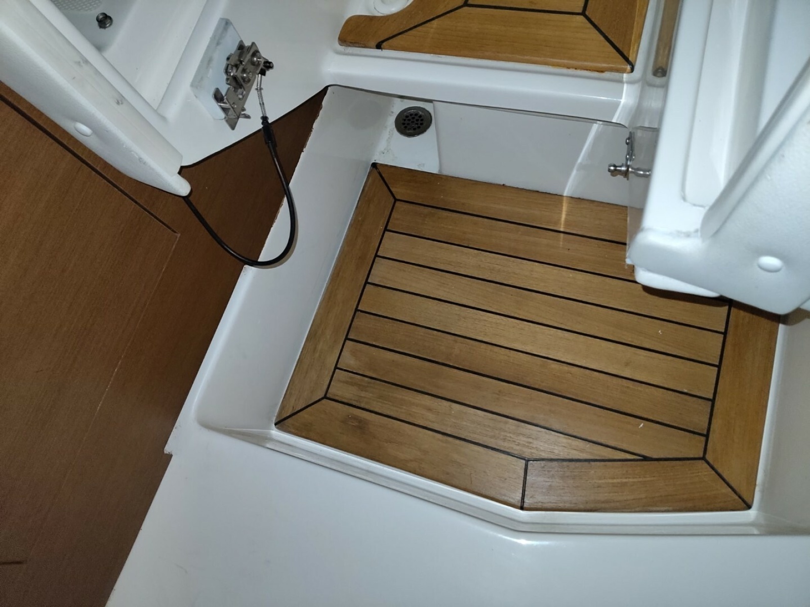 2018 Sea Ray 350SLX
