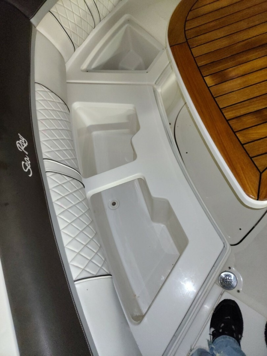 2018 Sea Ray 350SLX