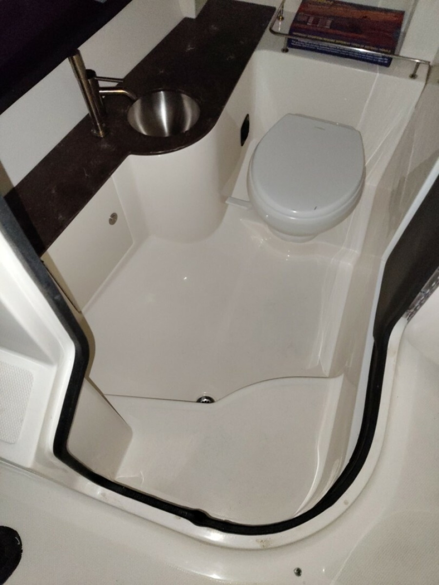2018 Sea Ray 350SLX