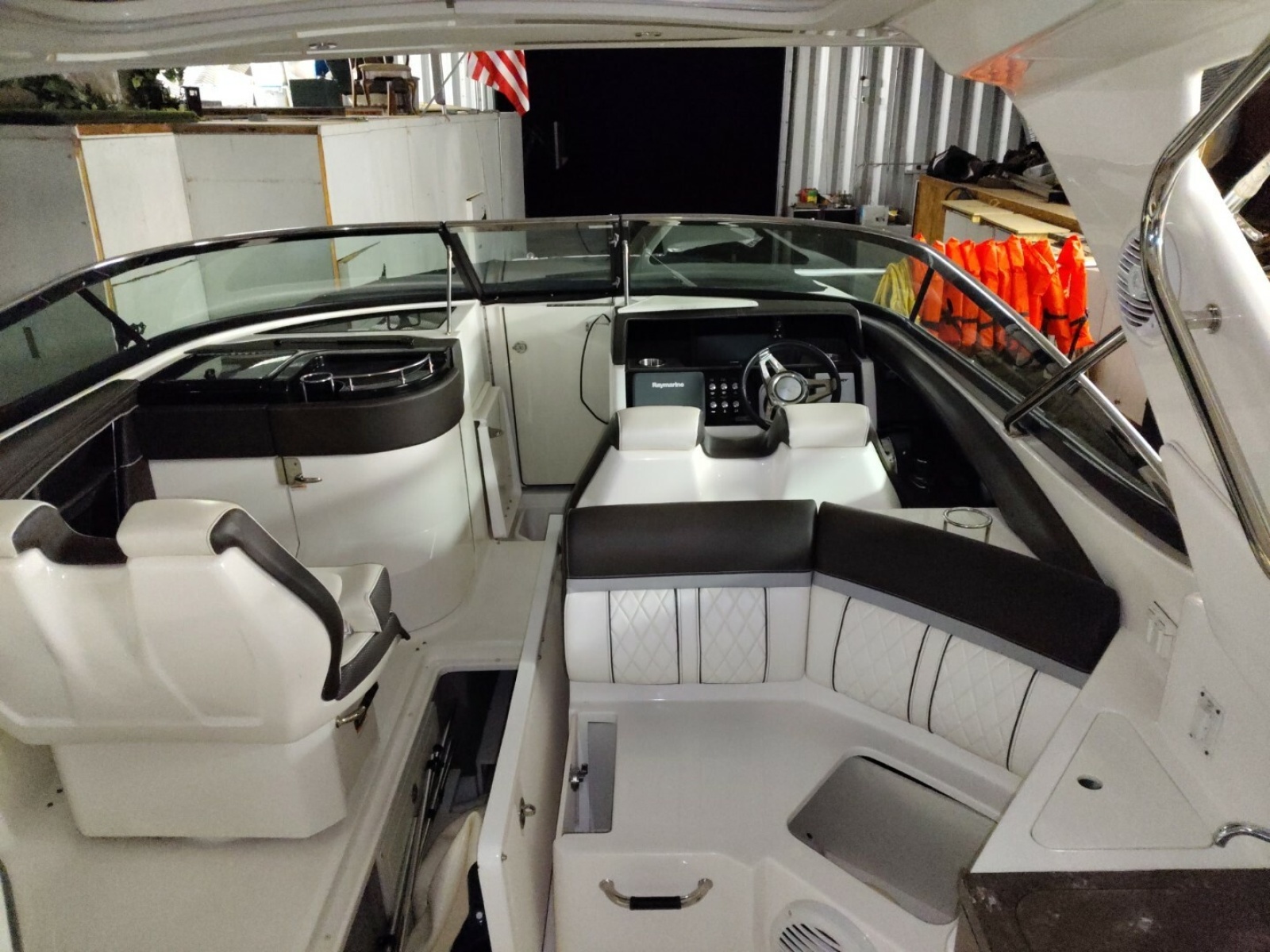 2018 Sea Ray 350SLX