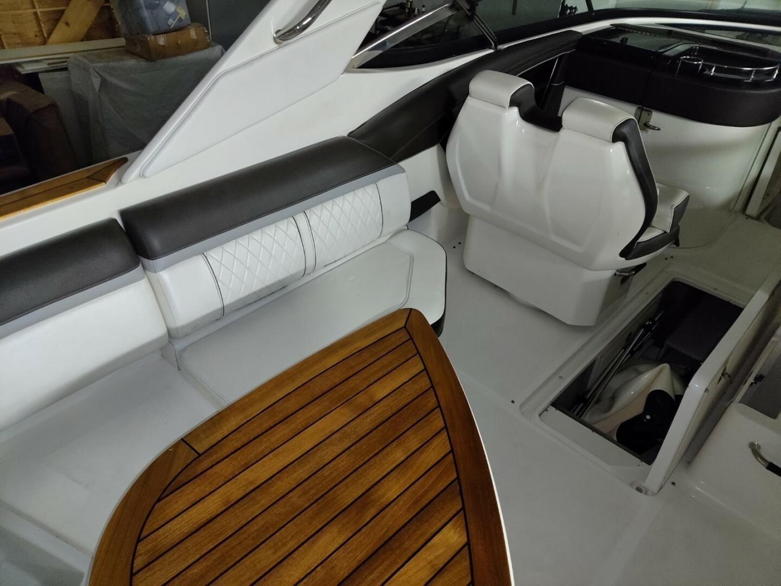 2018 Sea Ray 350SLX
