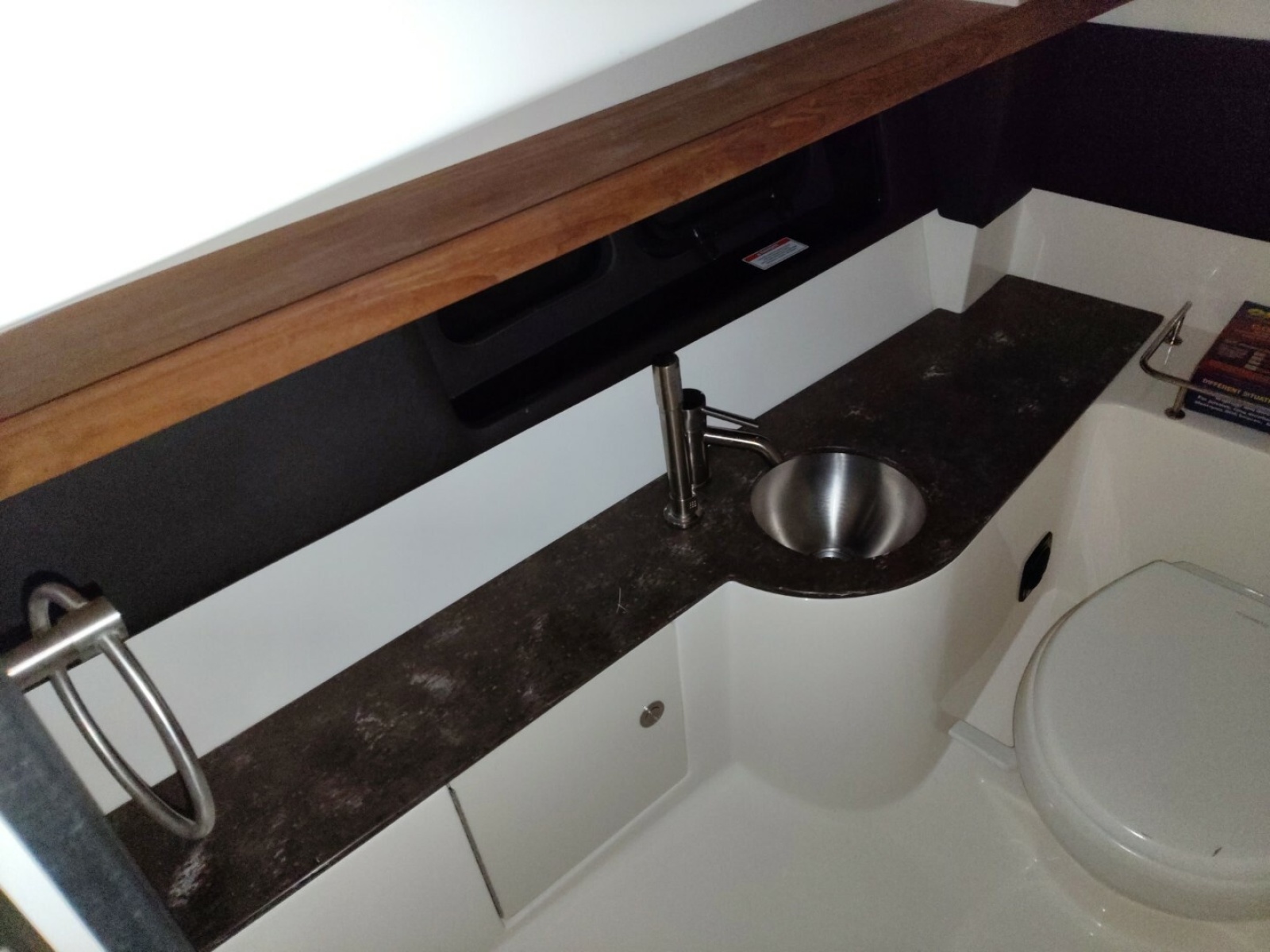 2018 Sea Ray 350SLX