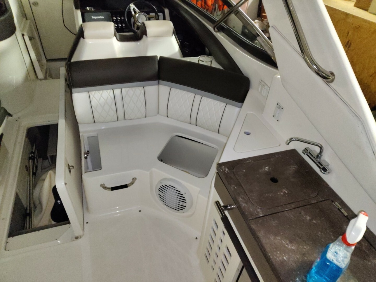 2018 Sea Ray 350SLX
