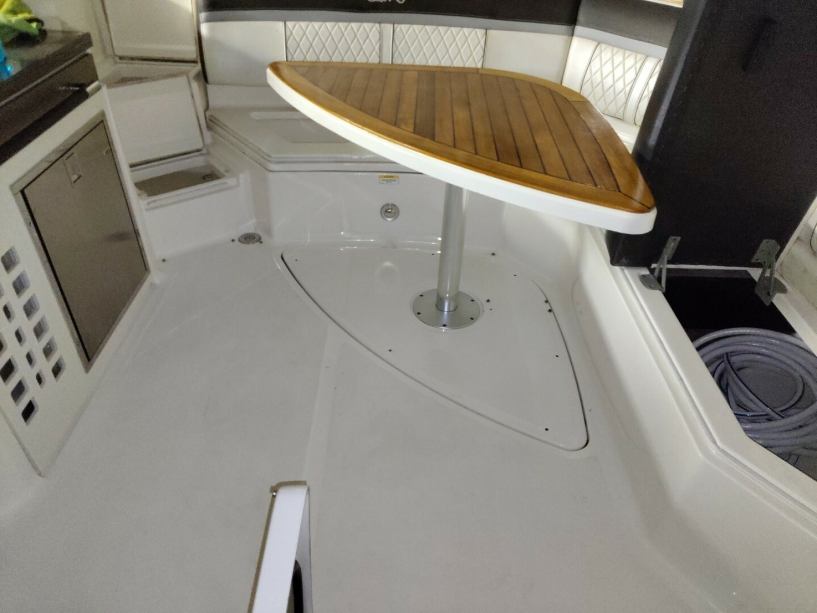 2018 Sea Ray 350SLX