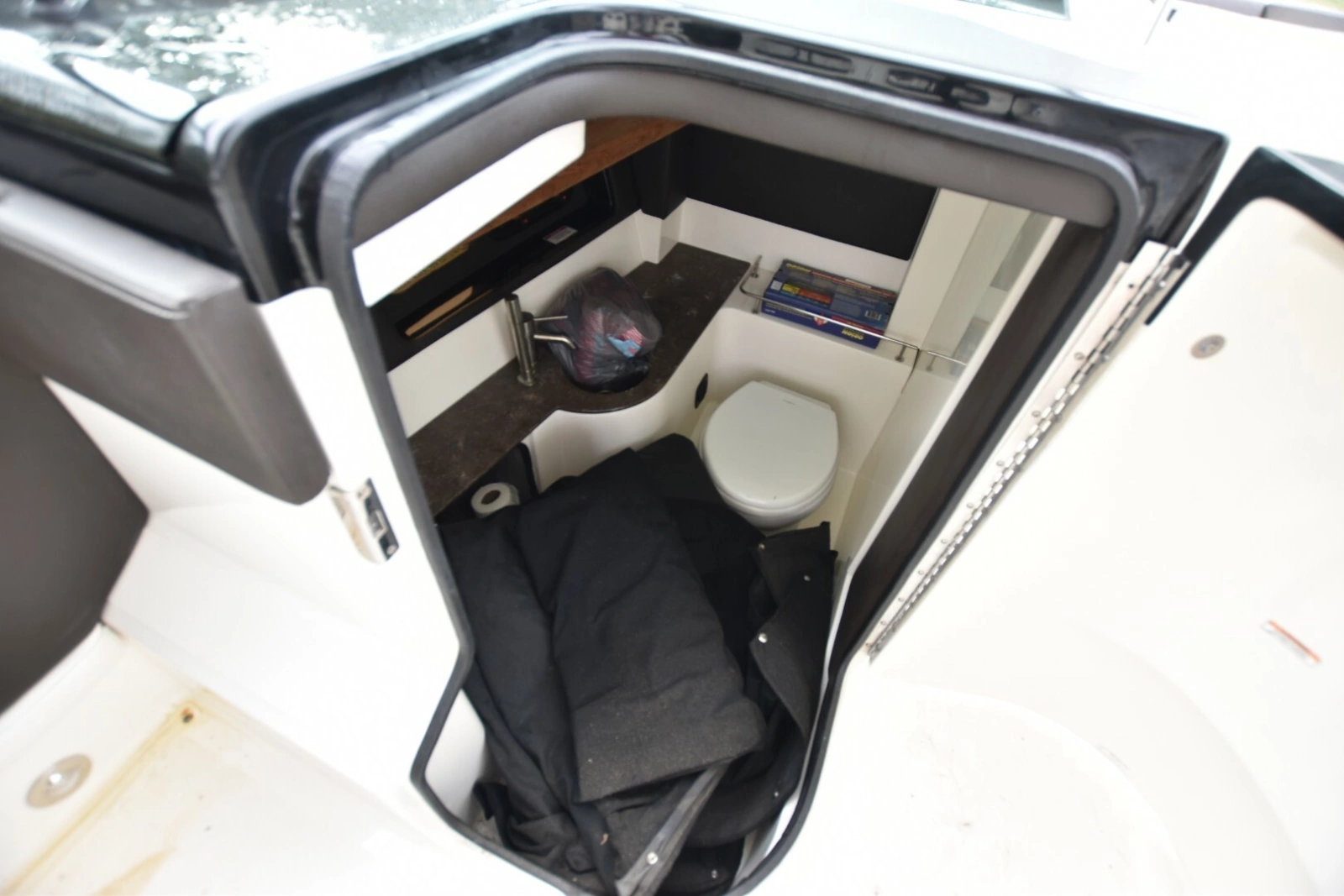 2018 Sea Ray 350SLX