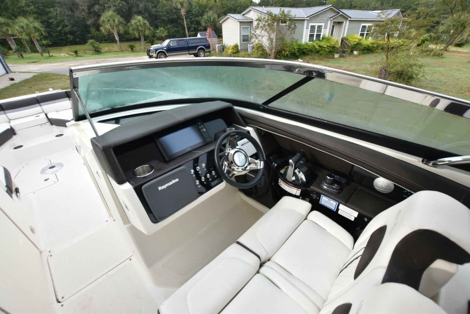 2018 Sea Ray 350SLX