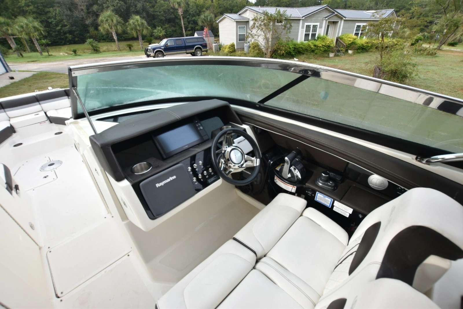 2018 Sea Ray 350SLX