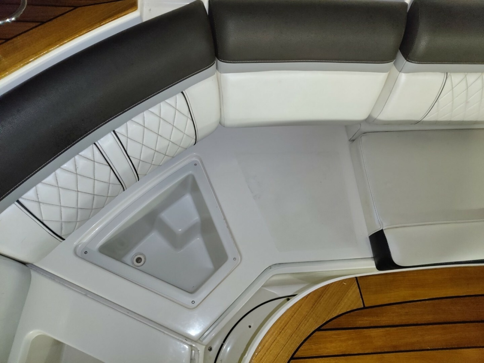 2018 Sea Ray 350SLX