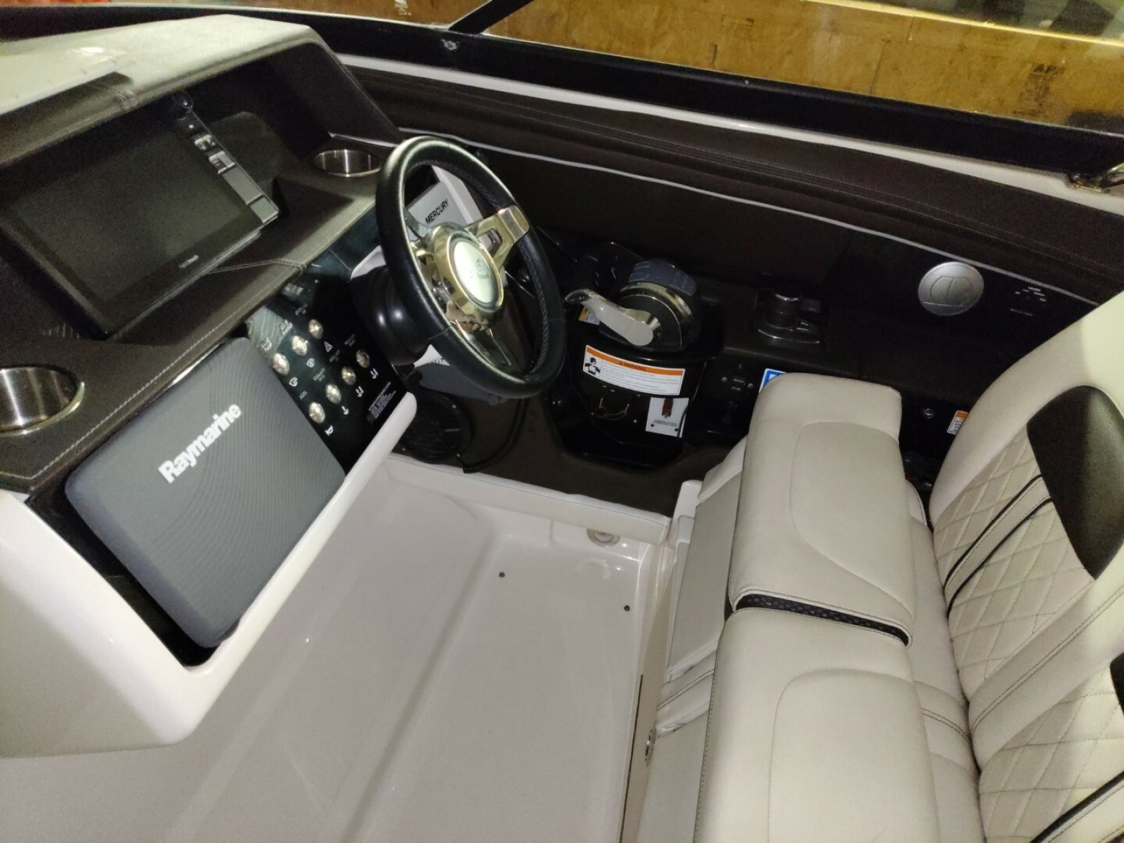 2018 Sea Ray 350SLX