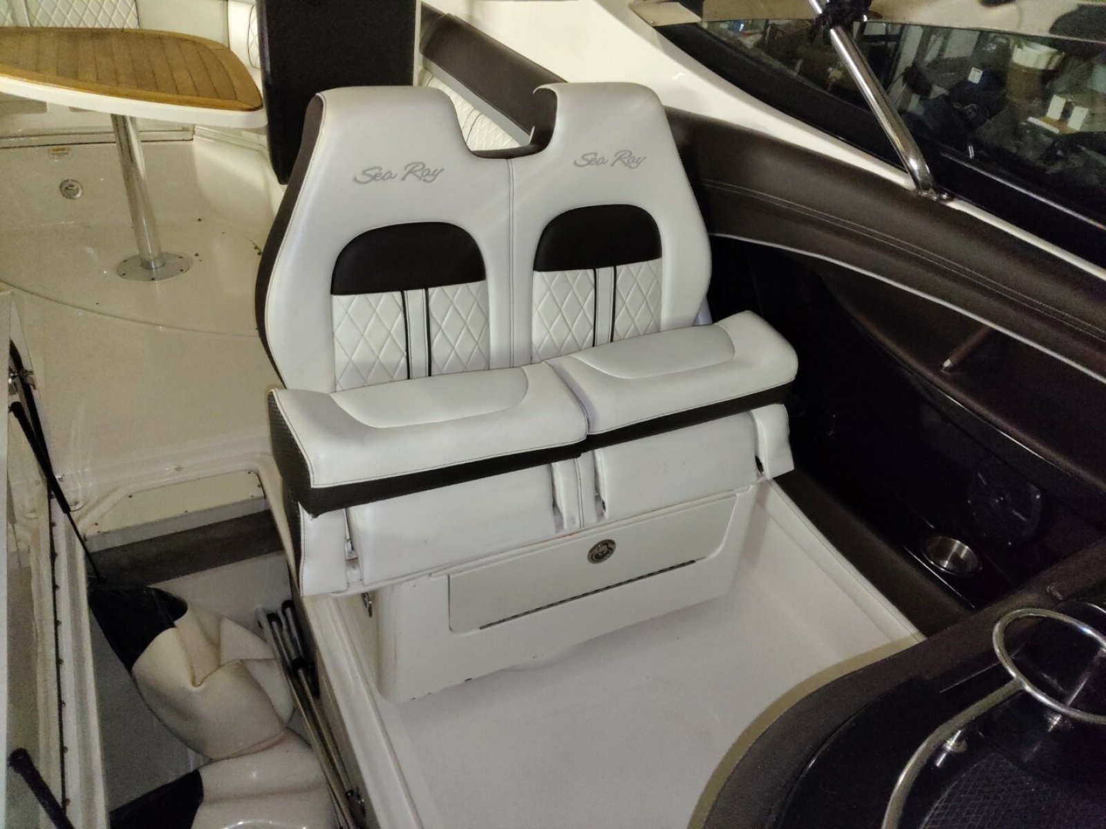 2018 Sea Ray 350SLX