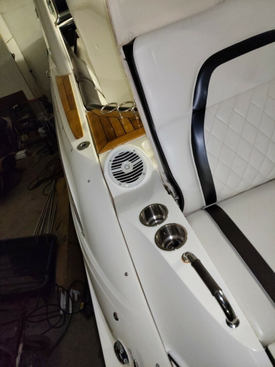 2018 Sea Ray 350SLX