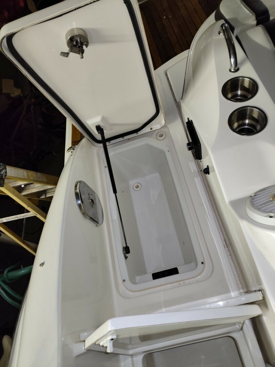 2018 Sea Ray 350SLX