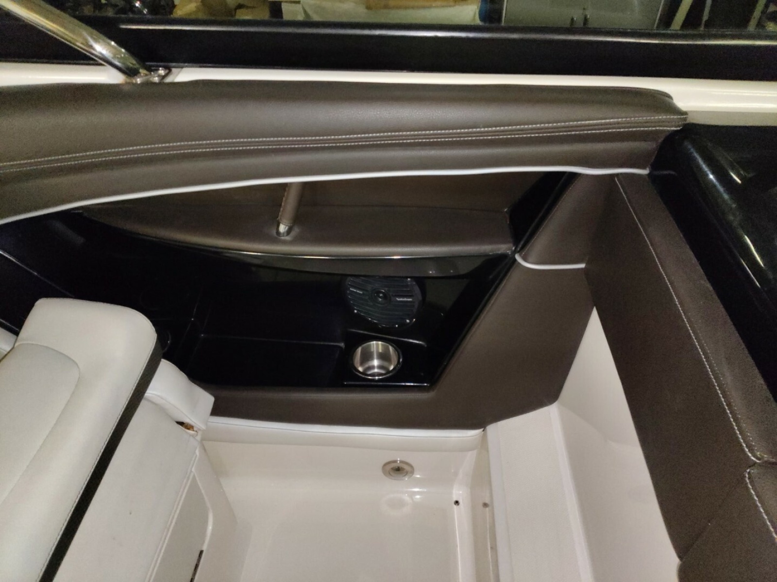 2018 Sea Ray 350SLX