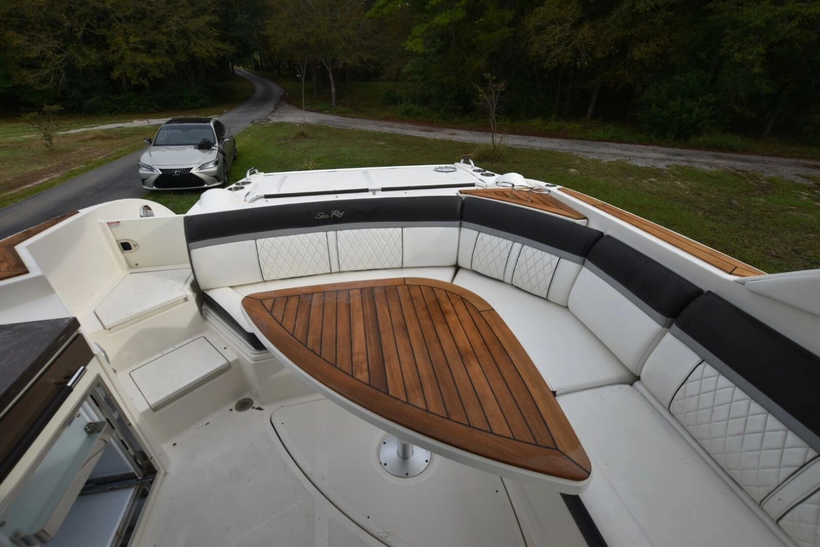 2018 Sea Ray 350SLX