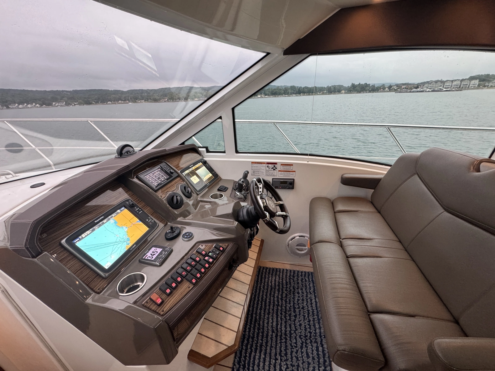 2013 Cruisers Yachts 45 Cantius