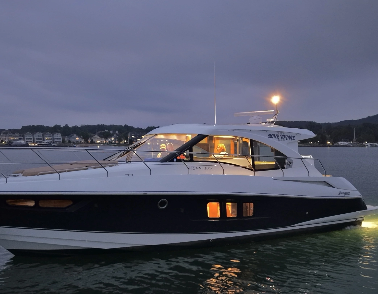 2013 Cruisers Yachts 45 Cantius
