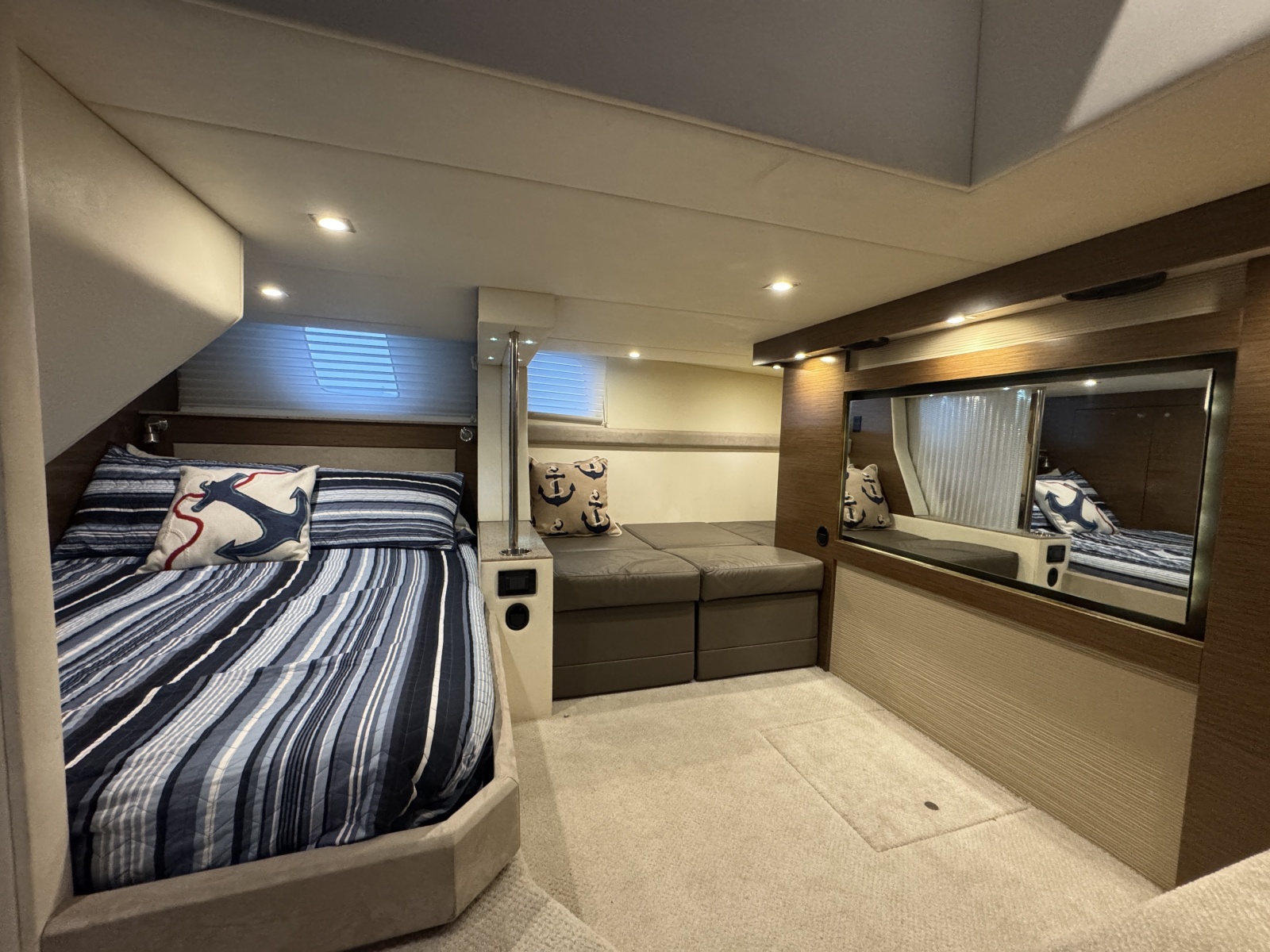 2013 Cruisers Yachts 45 Cantius