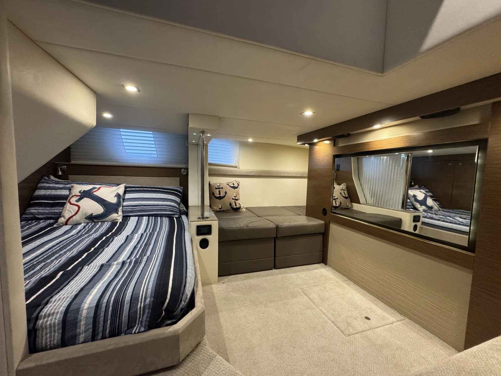 2013 Cruisers Yachts 45 Cantius