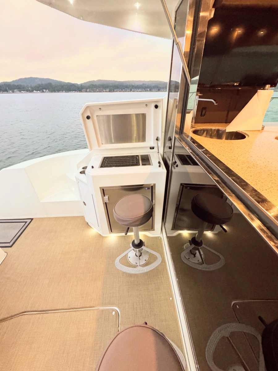 2013 Cruisers Yachts 45 Cantius