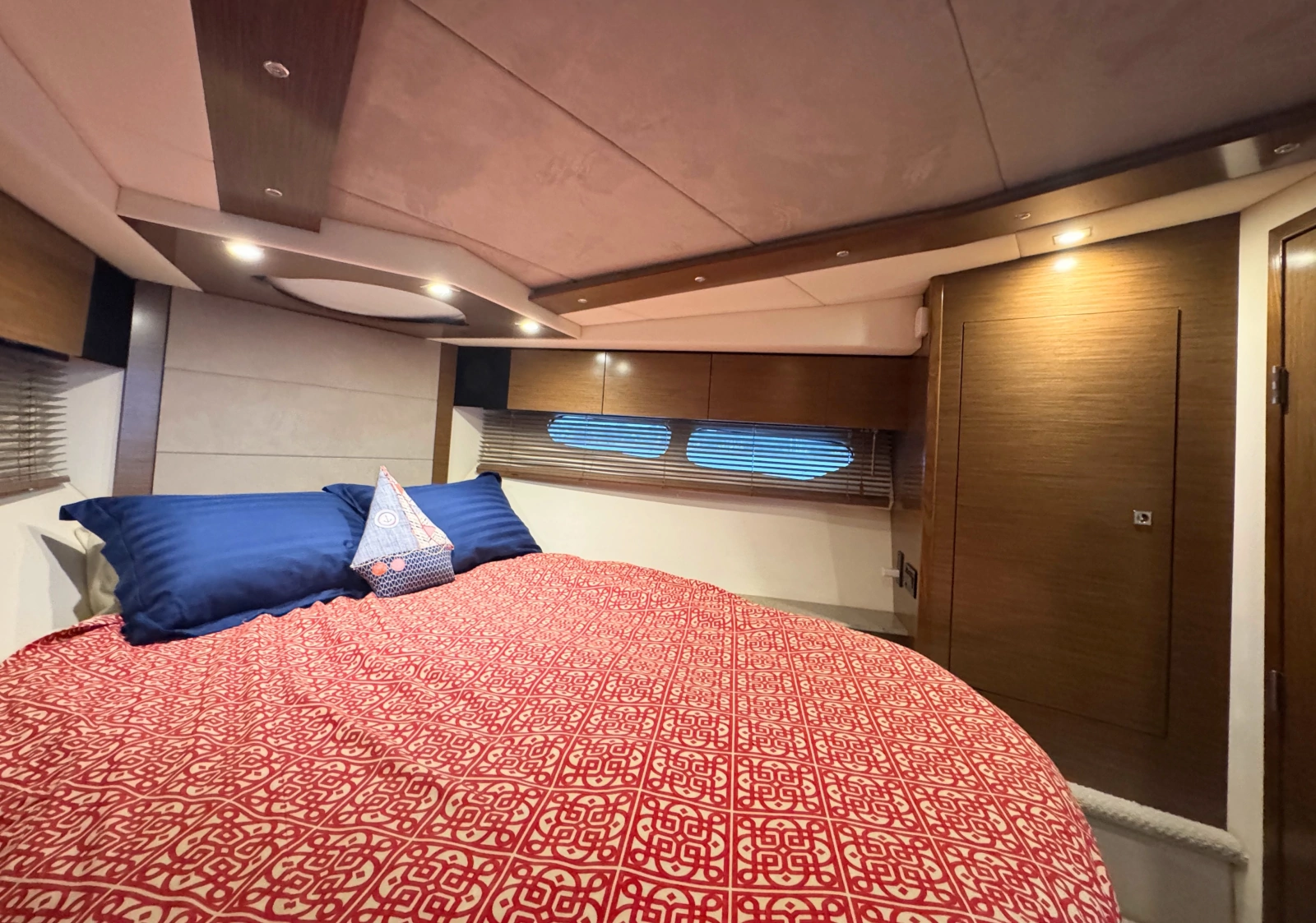 2013 Cruisers Yachts 45 Cantius