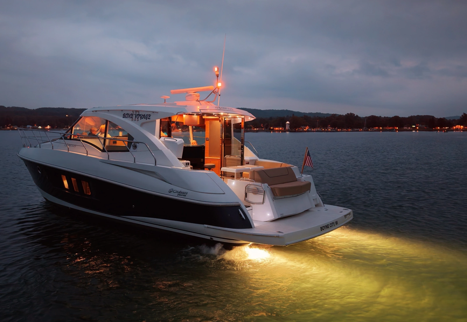2013 Cruisers Yachts 45 Cantius