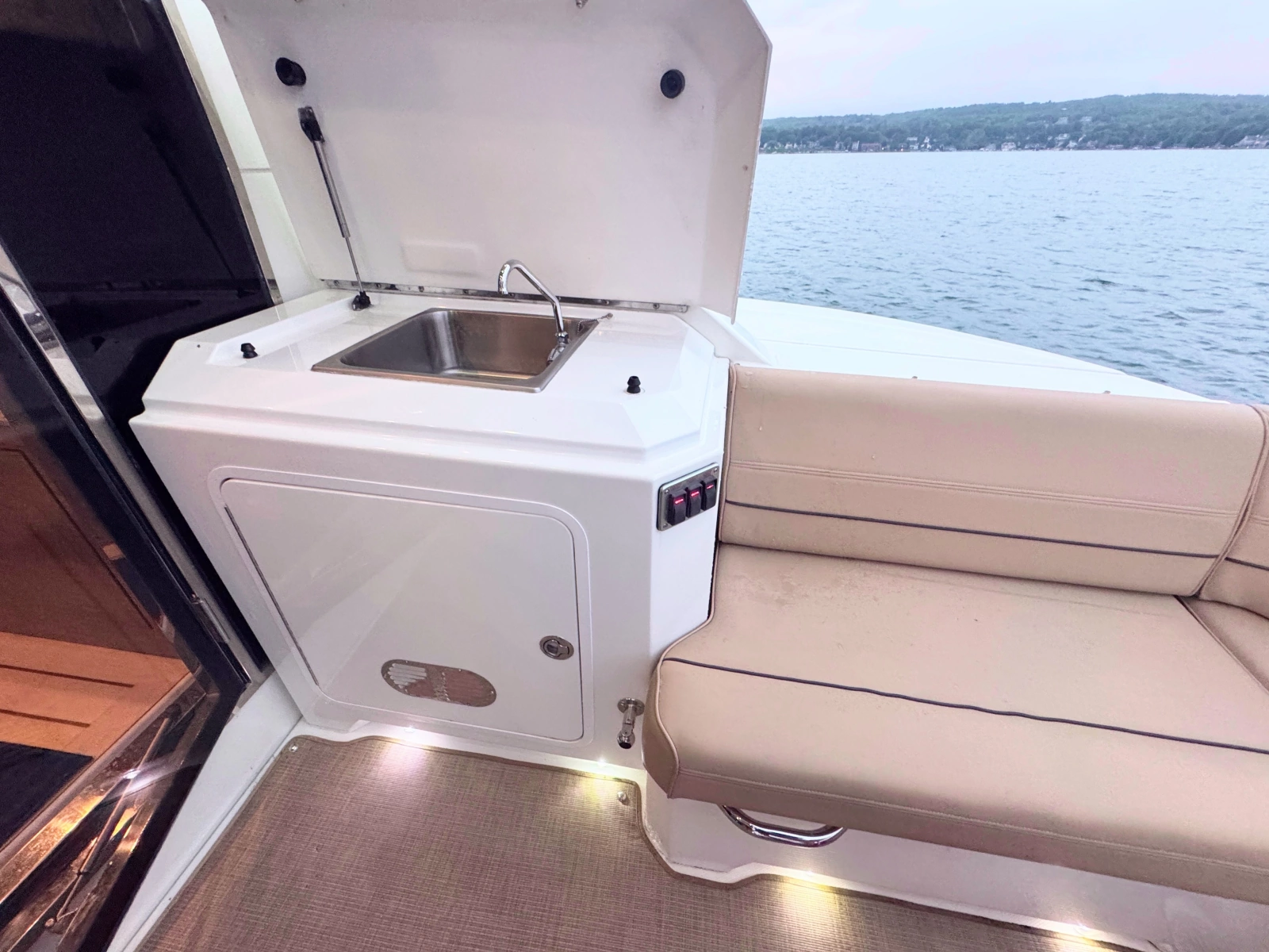 2013 Cruisers Yachts 45 Cantius