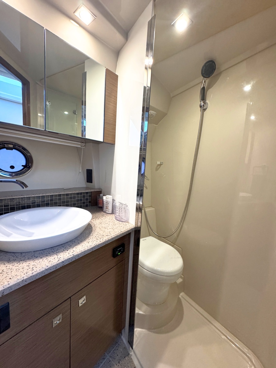 2013 Cruisers Yachts 45 Cantius