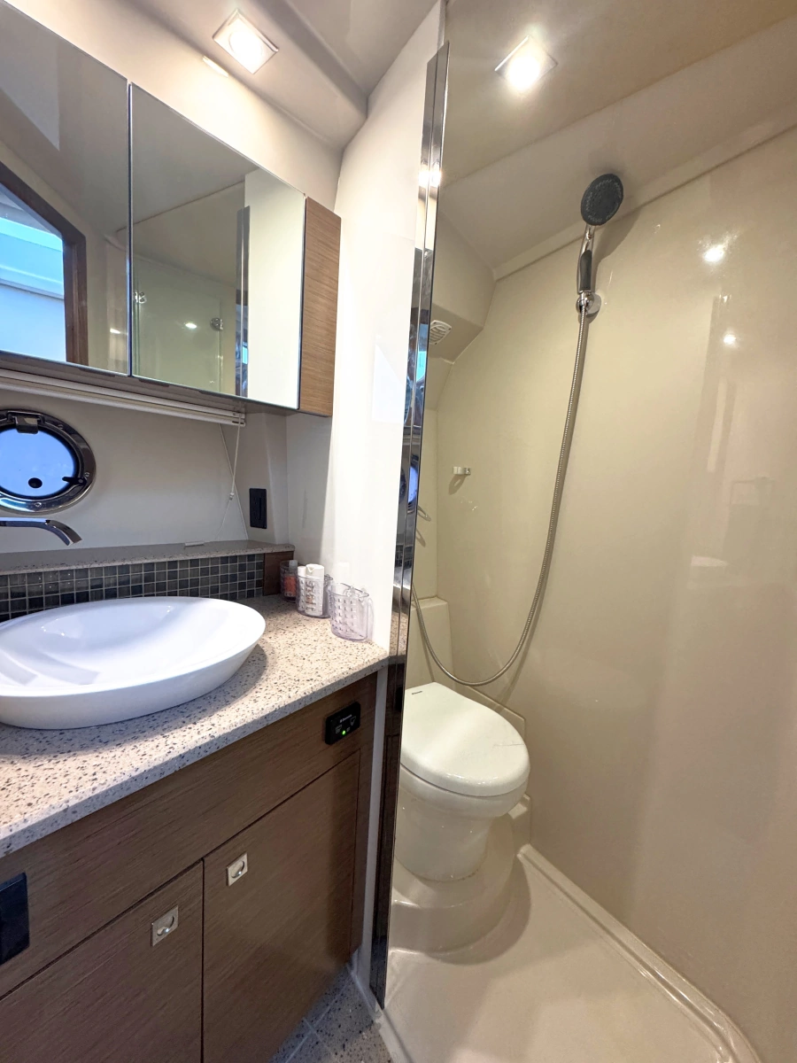 2013 Cruisers Yachts 45 Cantius