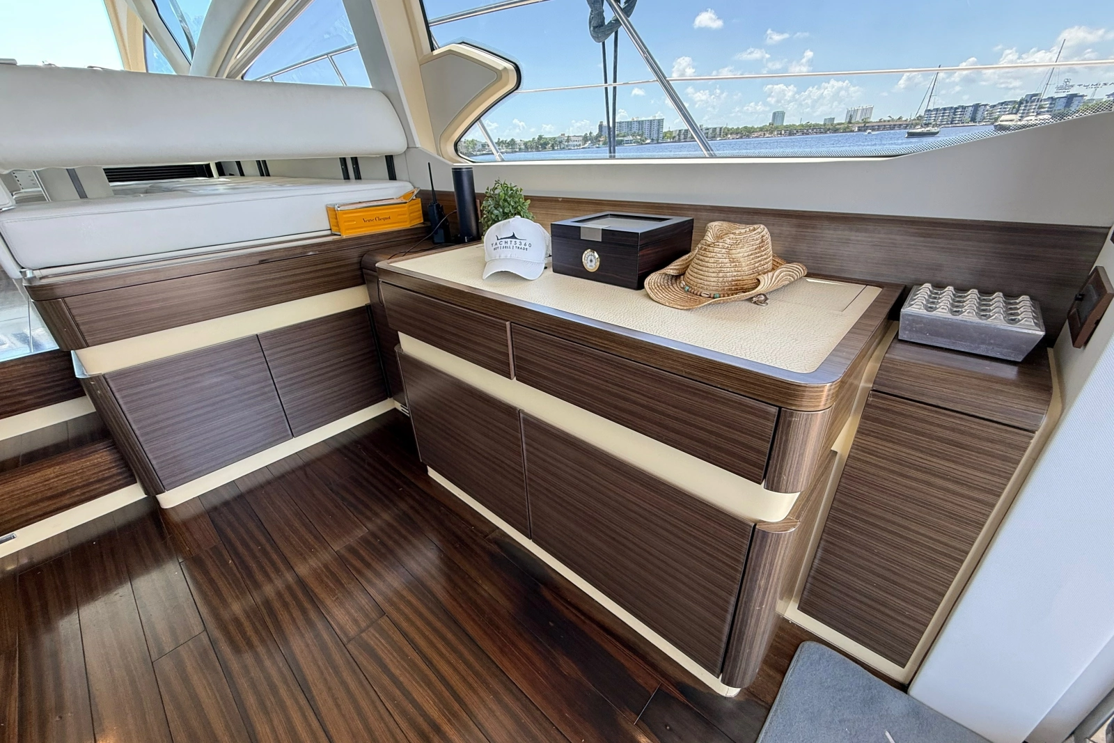 2015 Azimut 54