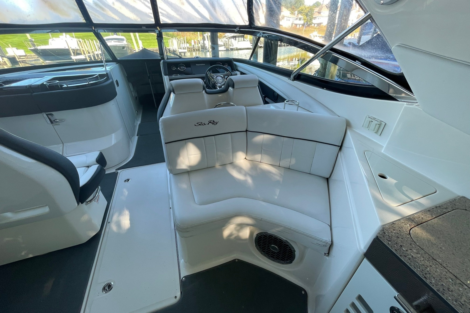 2015 Sea Ray SLX 350