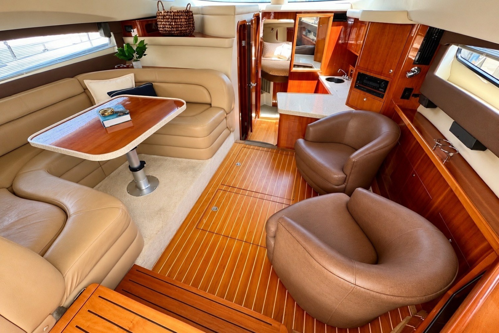 2009 Regal 4080 Sportyacht
