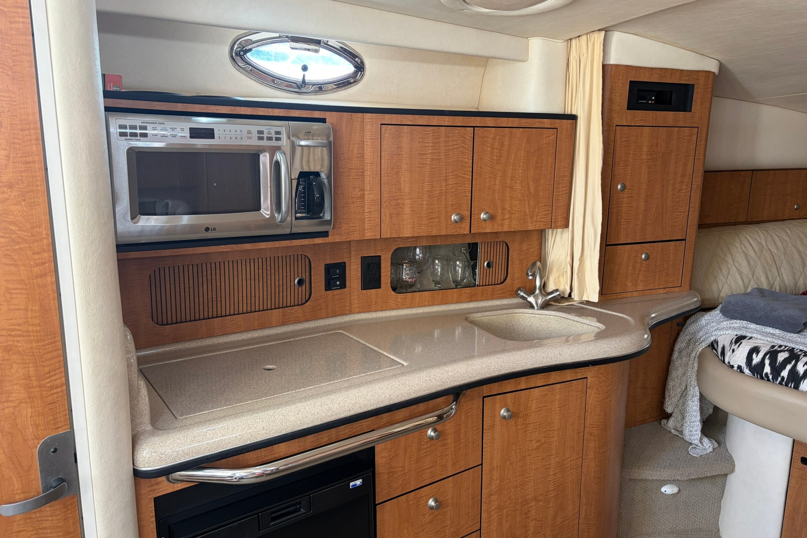 2006 Sea Ray Sundancer 320