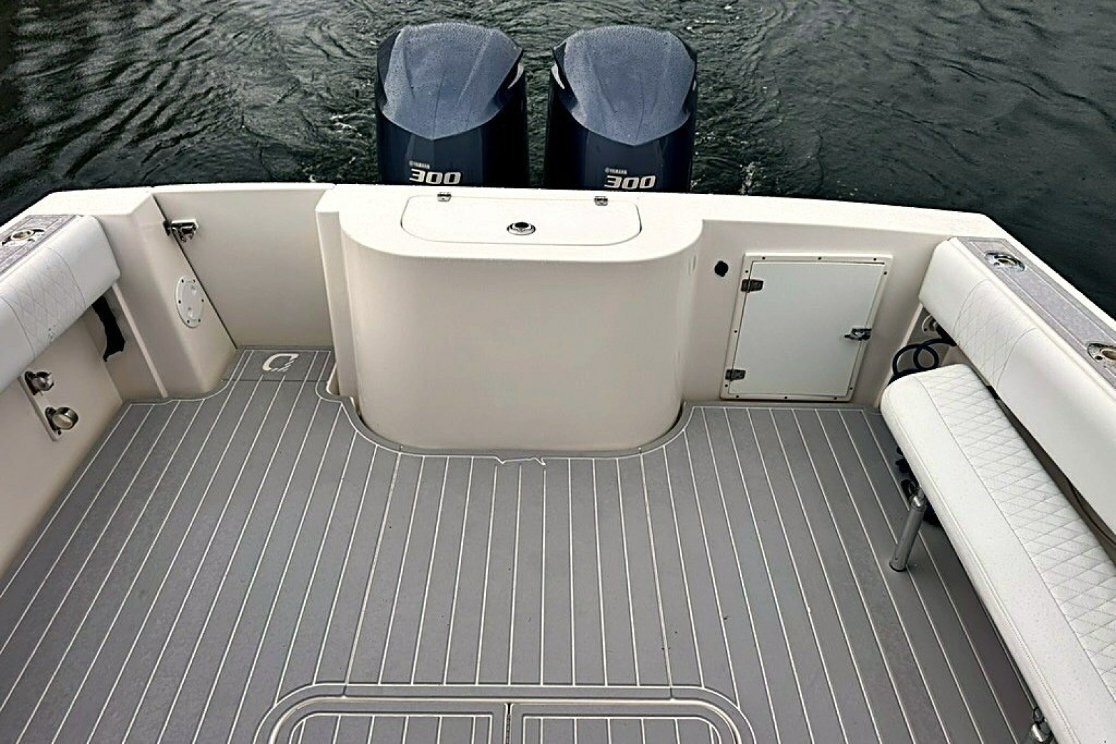 2003 Contender 35 Side Console