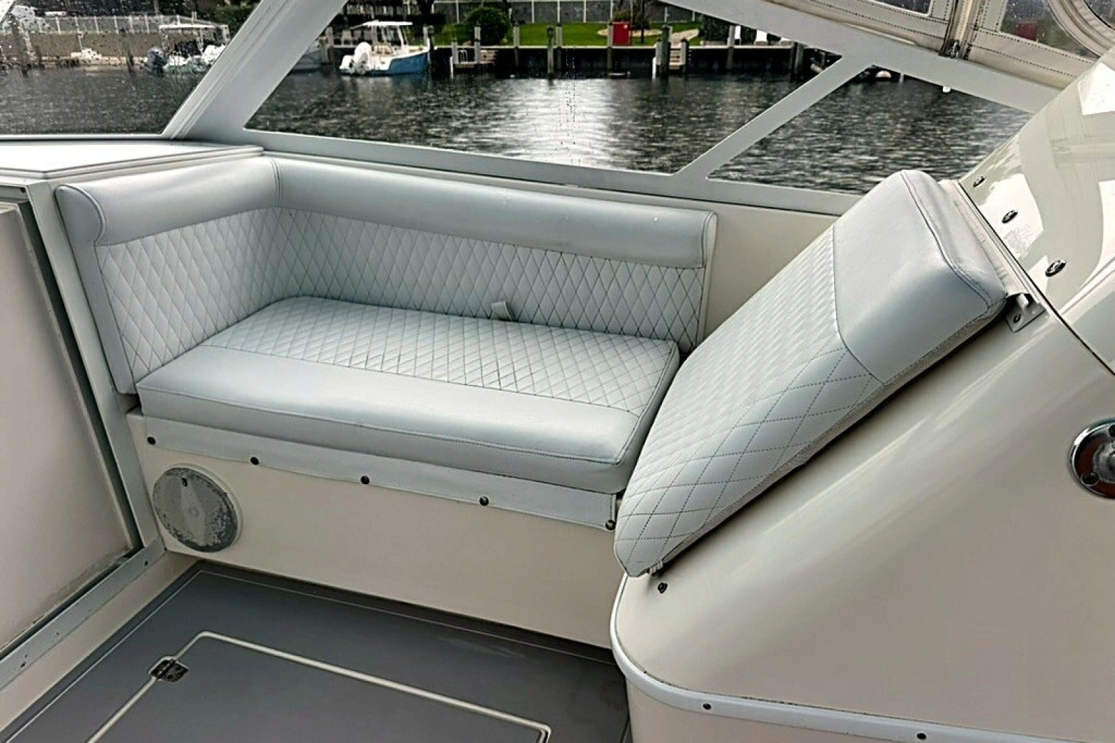 2003 Contender 35 Side Console