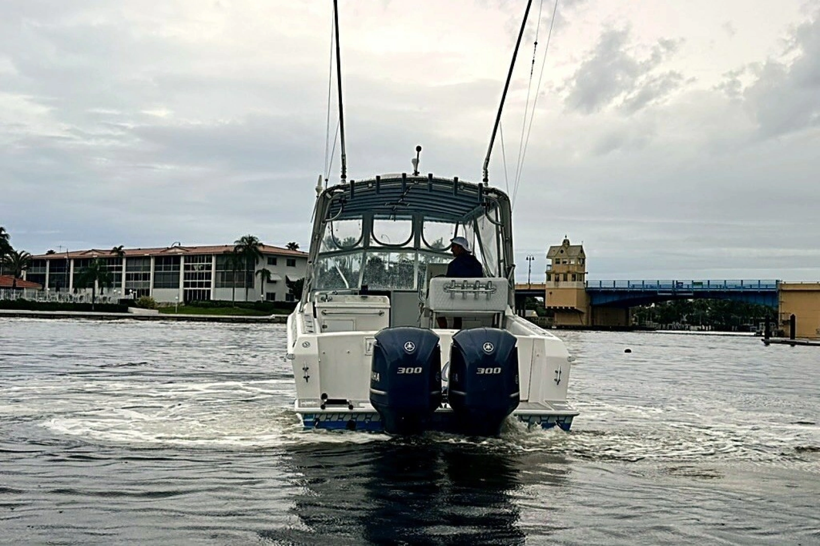 2003 Contender 35 Side Console