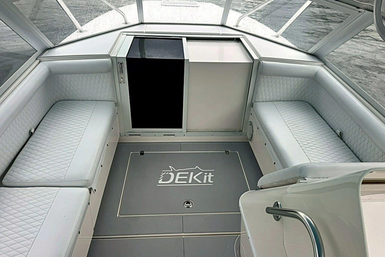 2003 Contender 35 Side Console