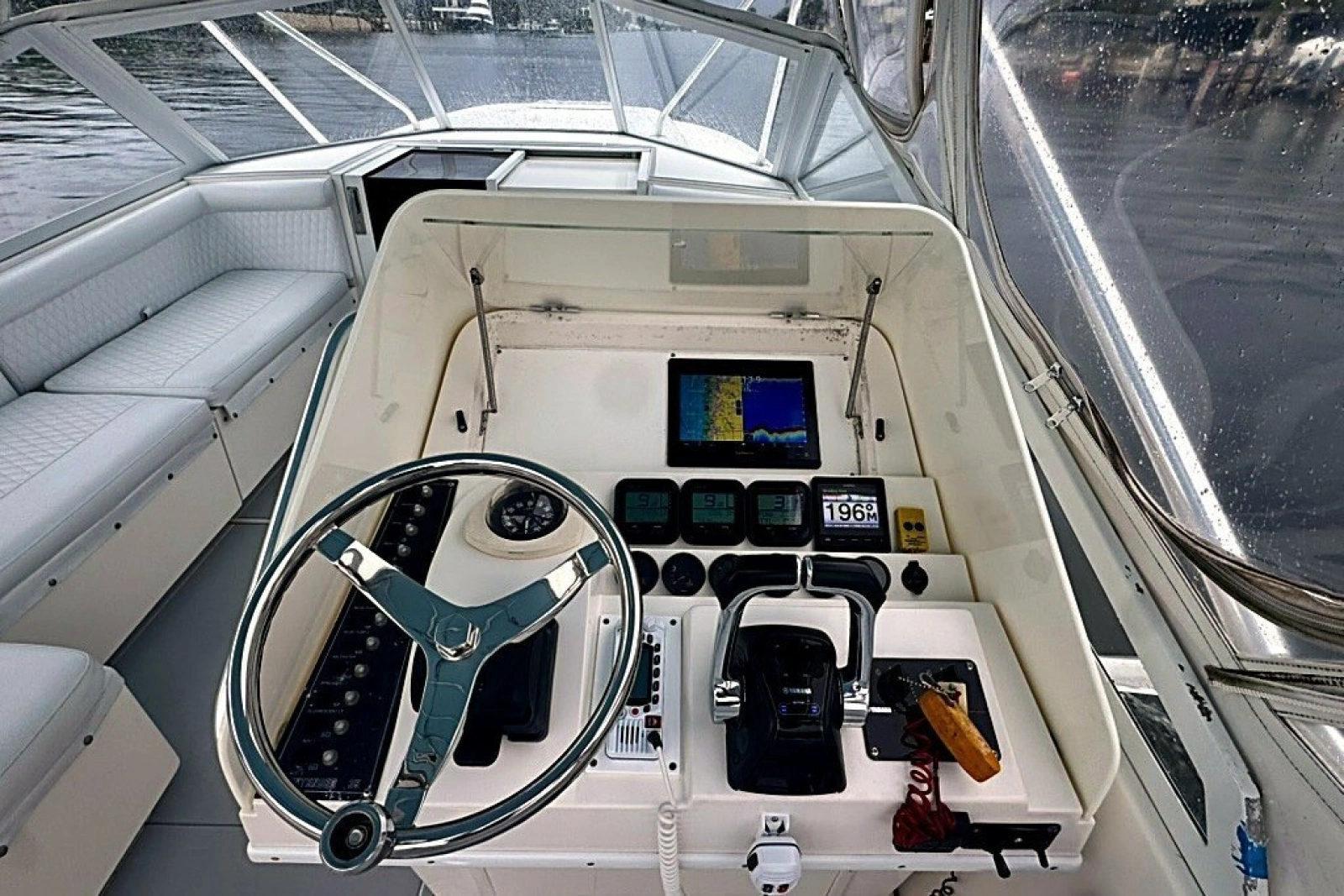 2003 Contender 35 Side Console