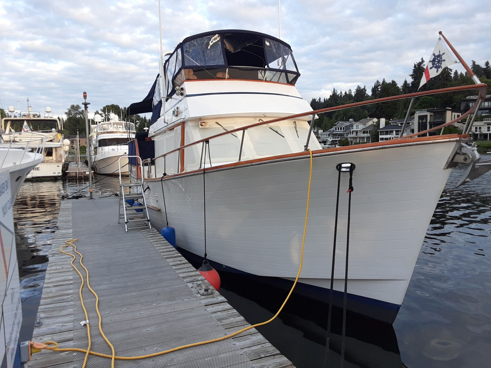 1983 Ocean Alexander 43 Sun Deck
