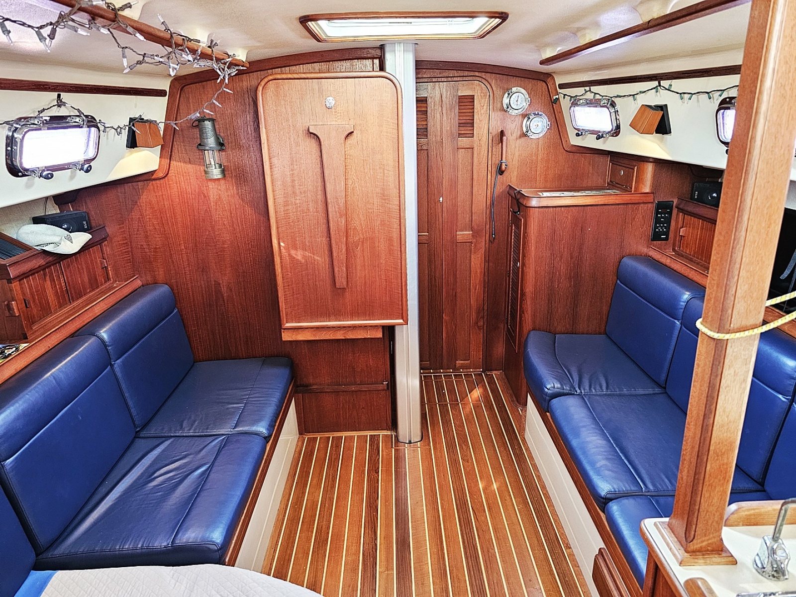 1995 Island Packet 37
