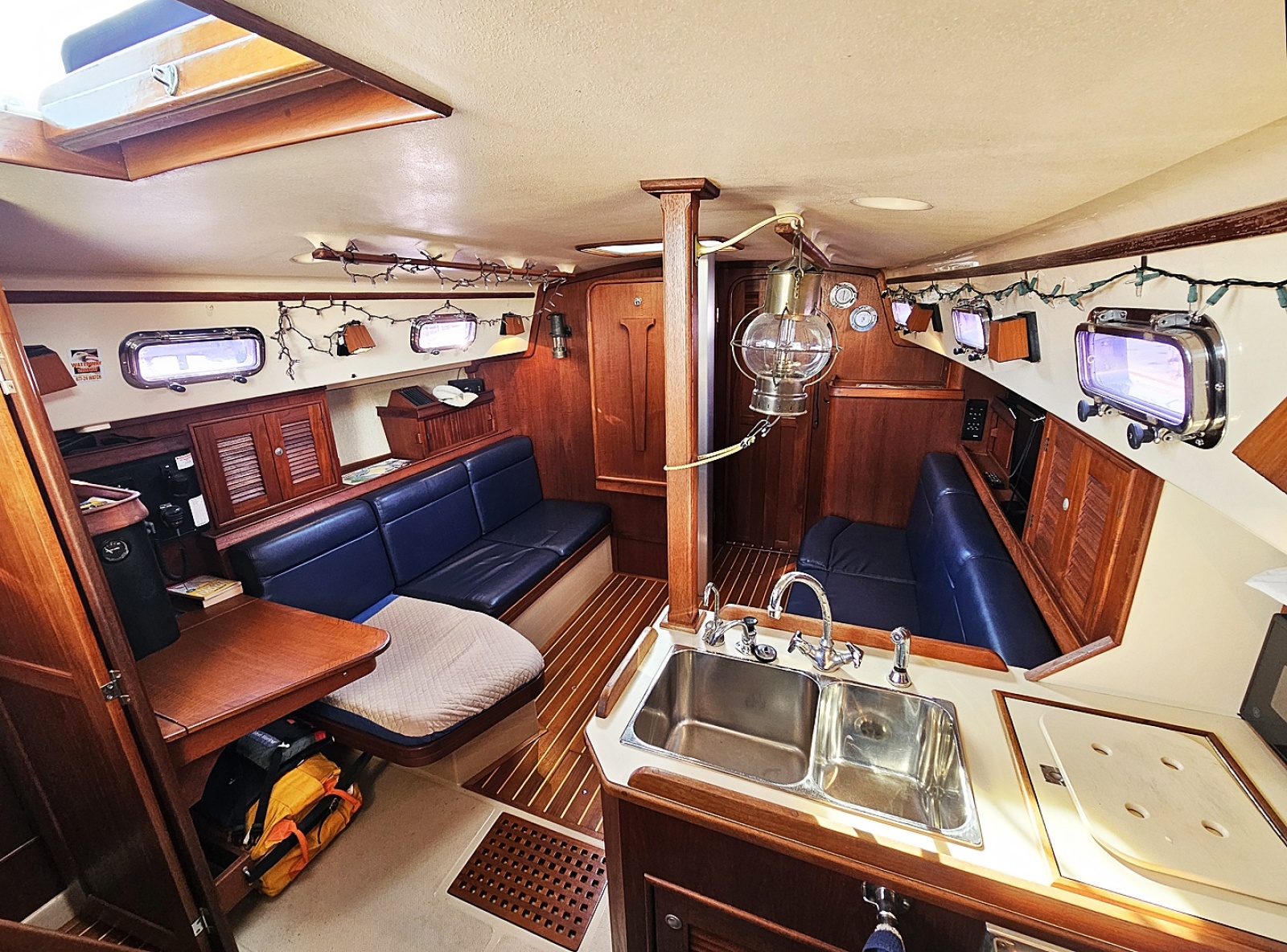 1995 Island Packet 37