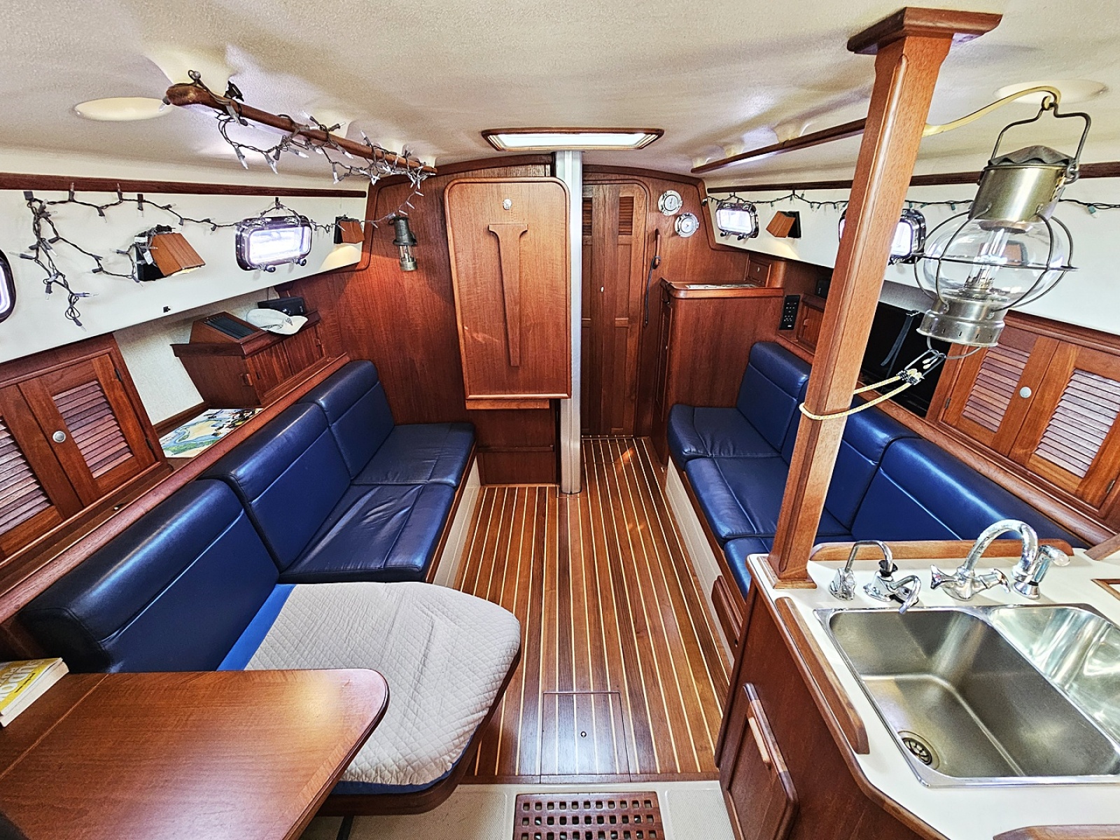 1995 Island Packet 37