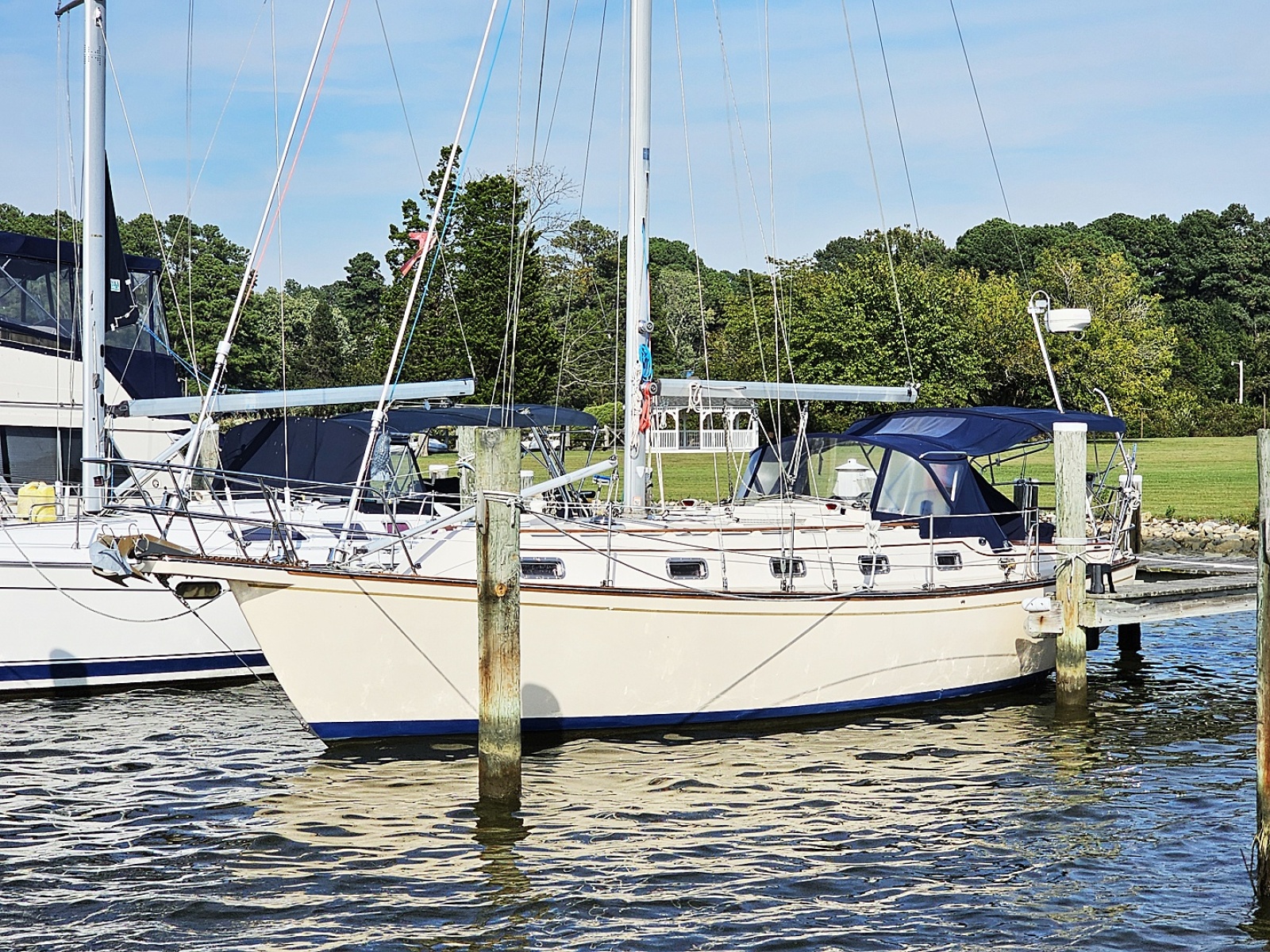 1995 Island Packet 37