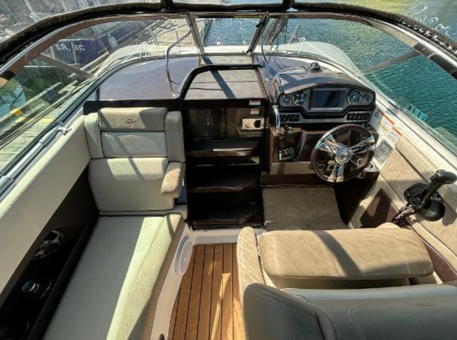 2014 Regal 28 Express