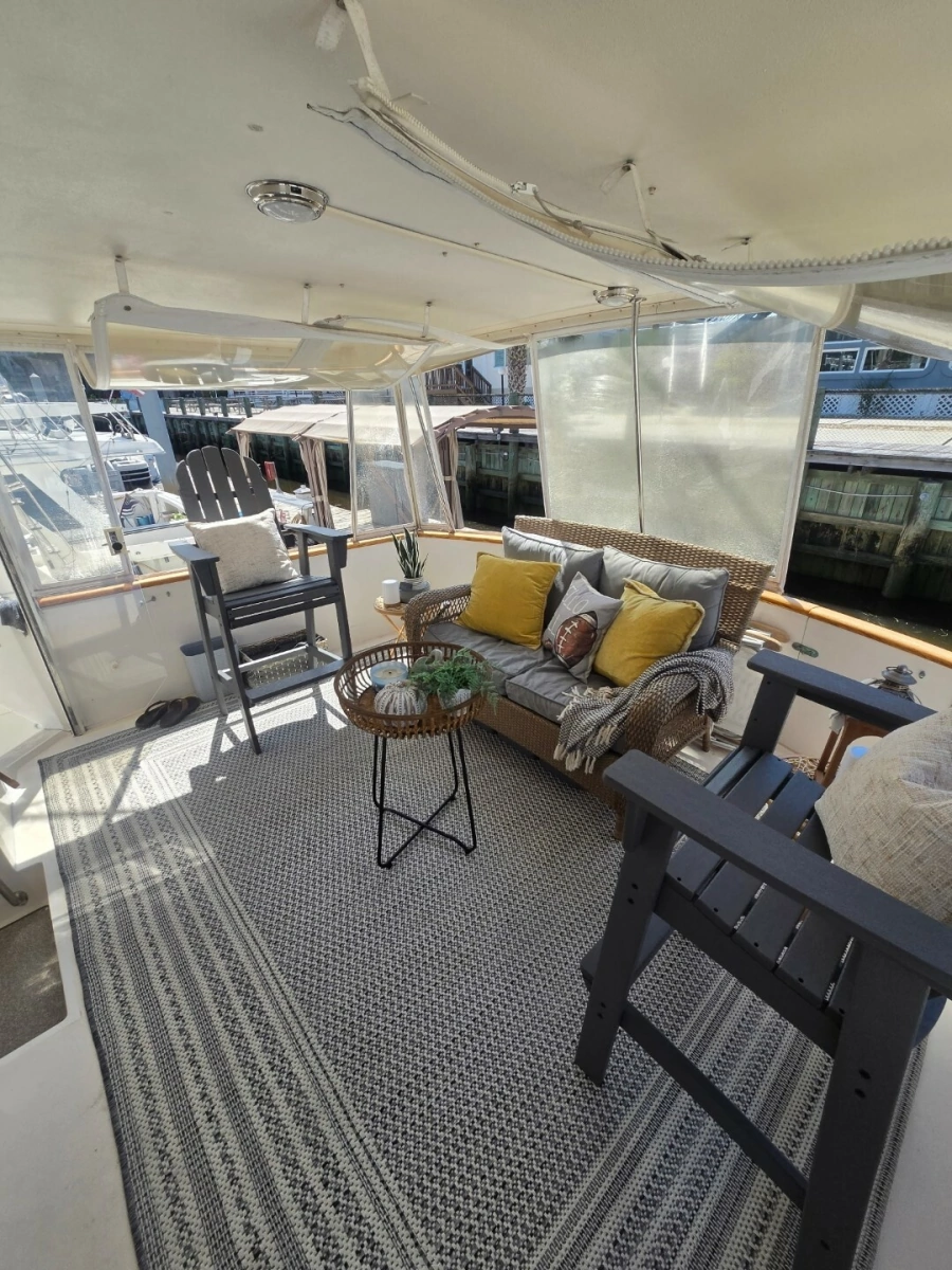 1990 Viking 44 Aft Cabin Motor Yacht