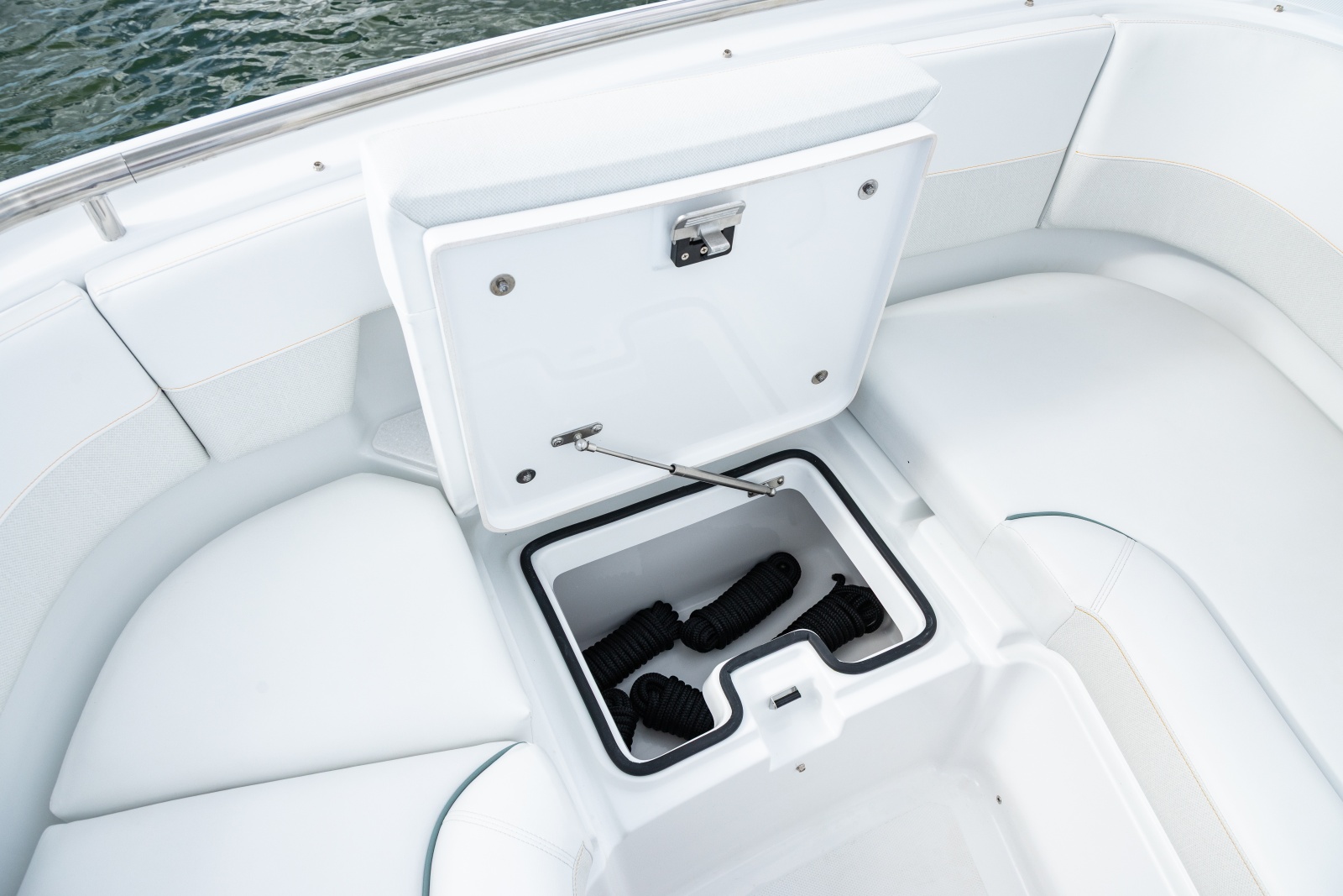 2027 Beneteau