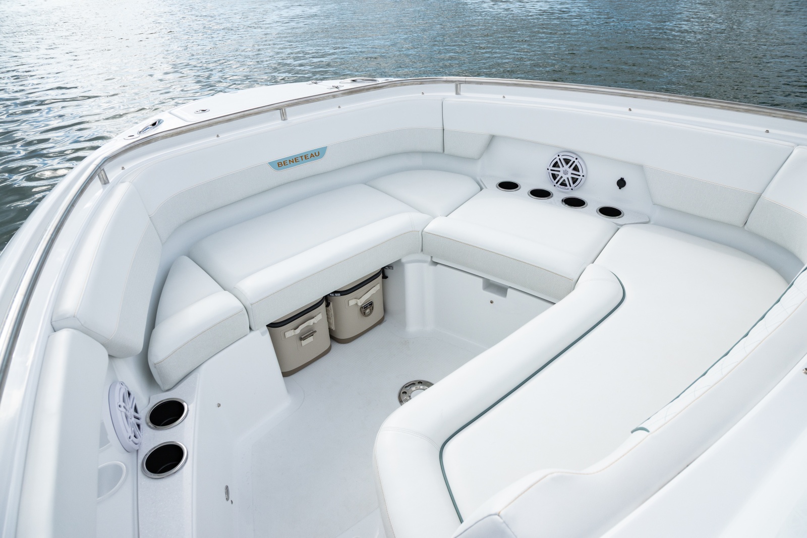 2027 Beneteau