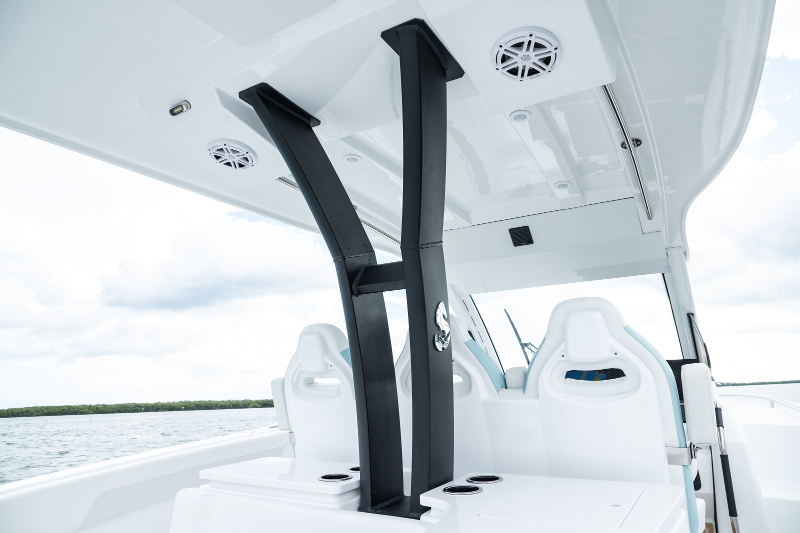 2027 Beneteau