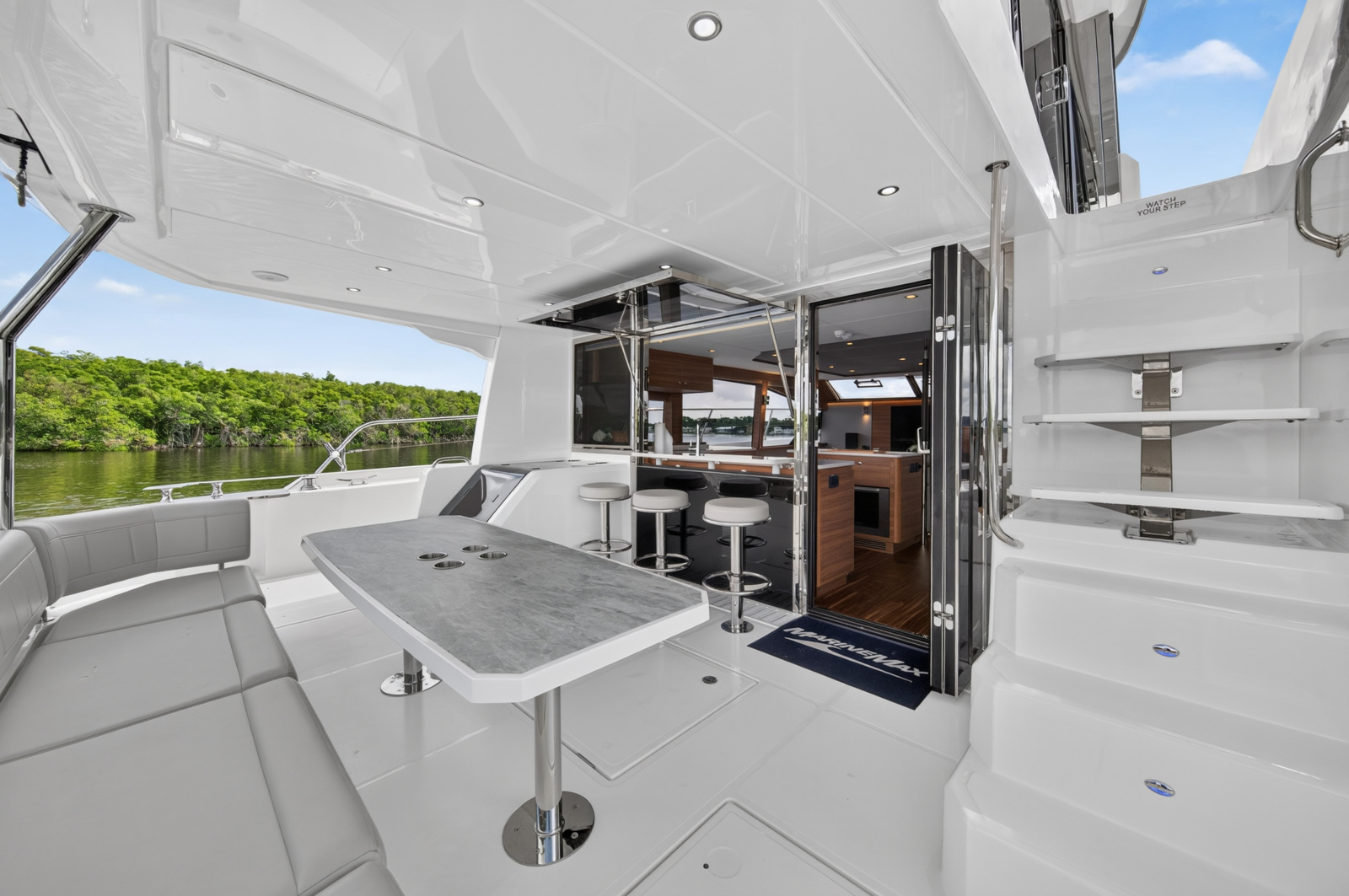 2025 Aquila 54 YACHT