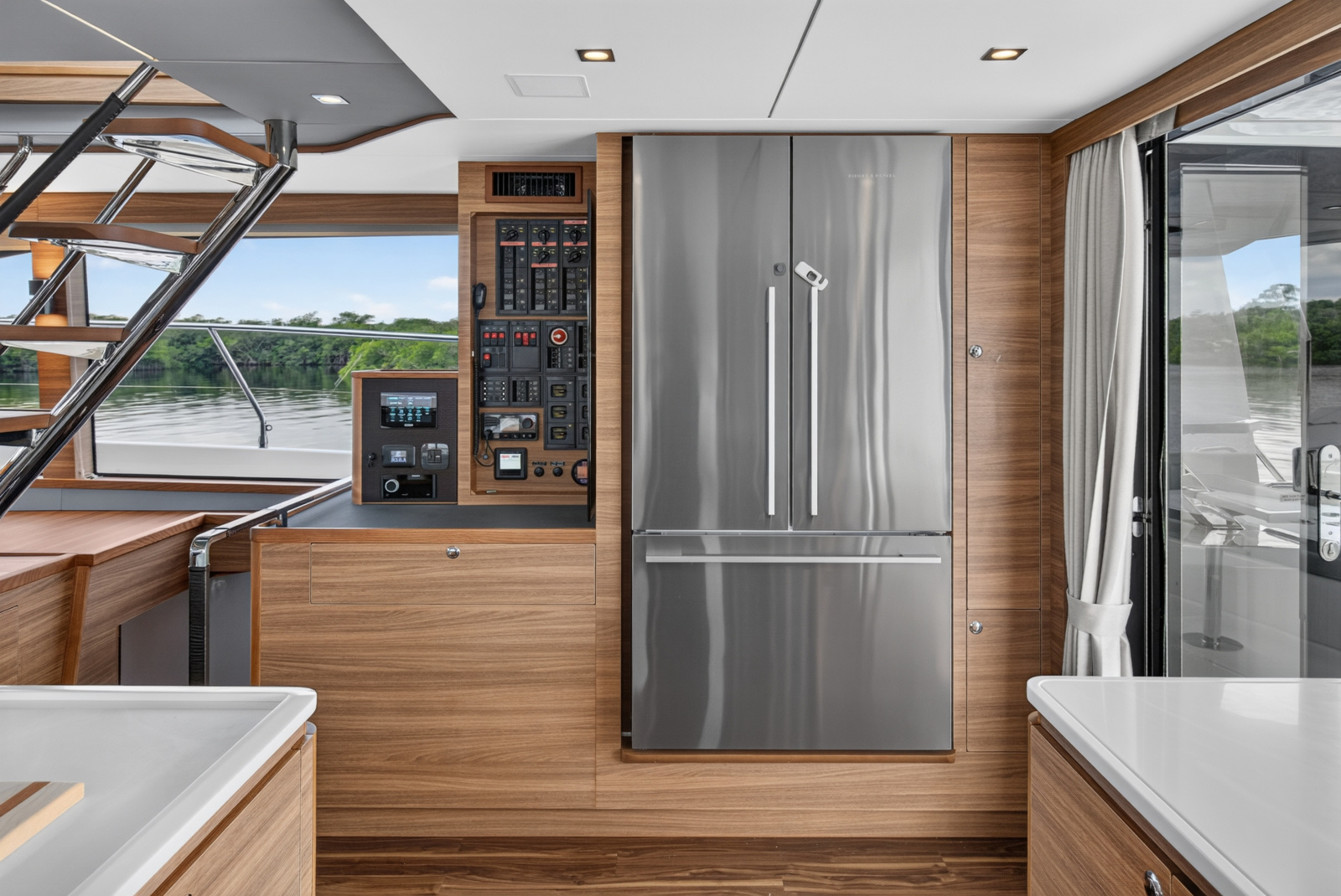 2025 Aquila 54 YACHT